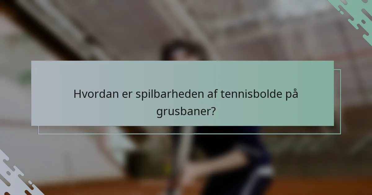 Hvordan er spilbarheden af tennisbolde på grusbaner?